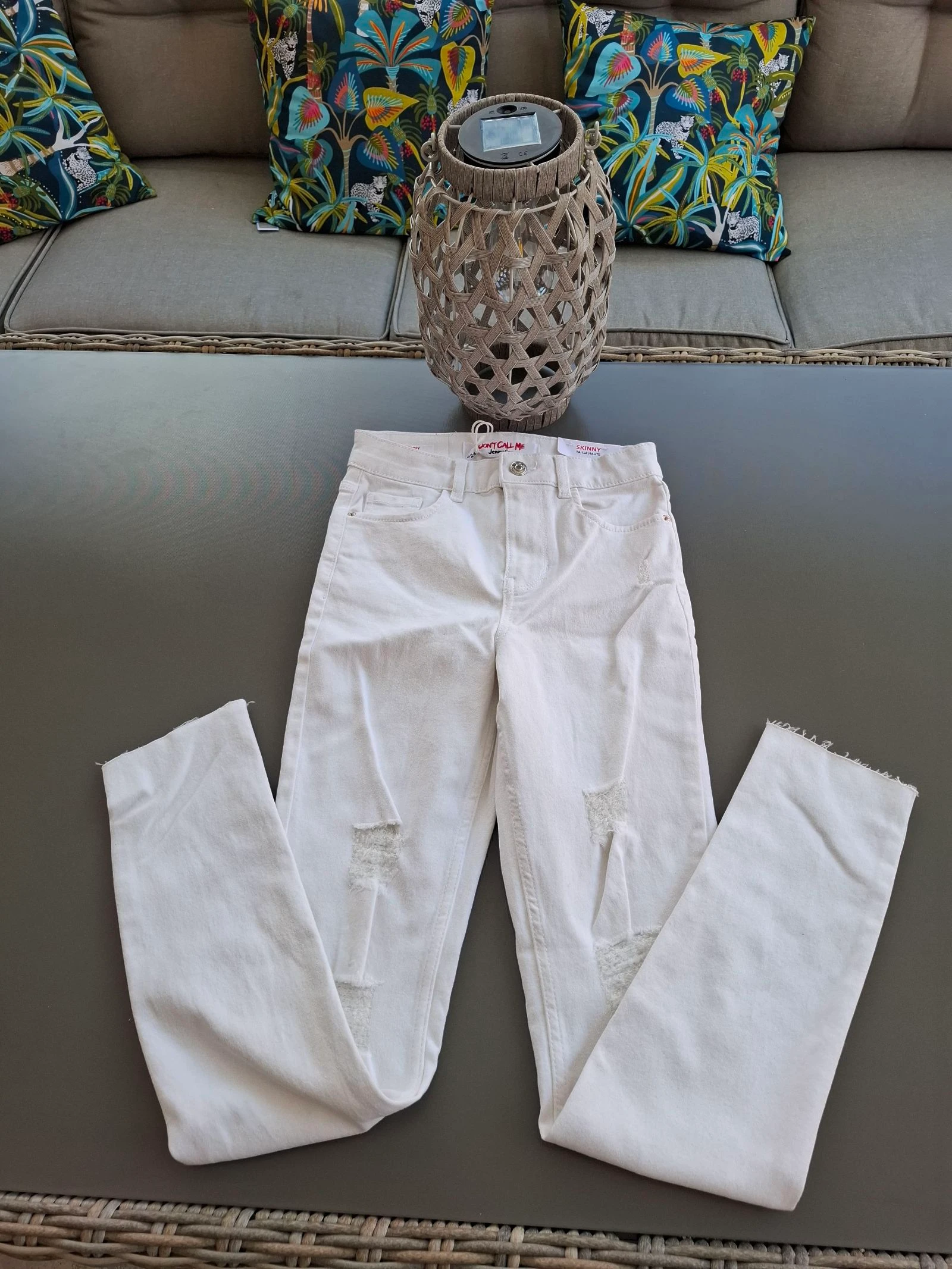 Superbe Pantalon jean destroy taille 34 - neuf